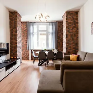 https://jacuzzi-and-privacy-in-english-style-in-the-heart-of-the-city.inbudapesthotels.com