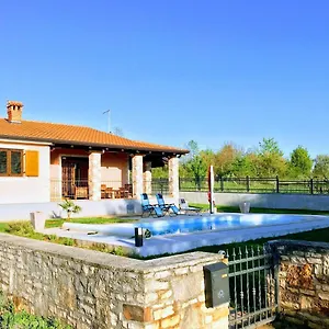 https://villa-daisy-tar-vabriga.in-istria.net